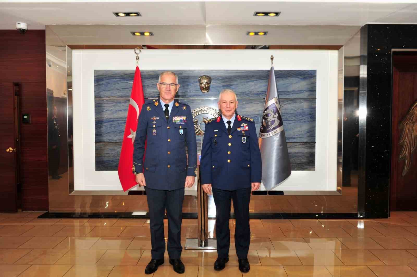 Hava Kuvvetleri Komutanı Kadıoğlu, NATO Birleştirilmiş Hava Harekat Merkezi Komutanı De Lara ile buluştu