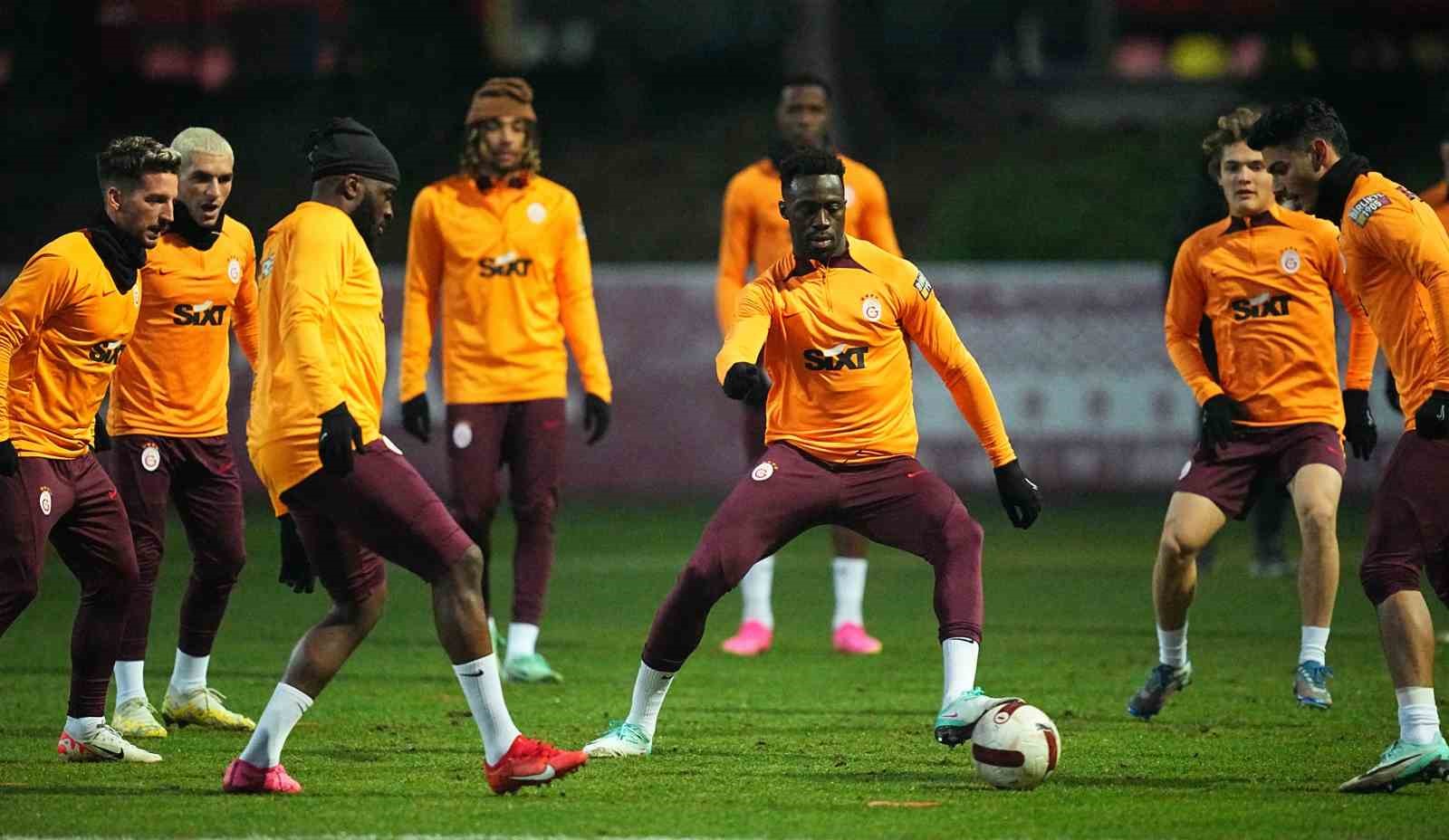 Galatasaray, Ümraniyespor karşılaşmasına son hazırlıklarını tamamladı