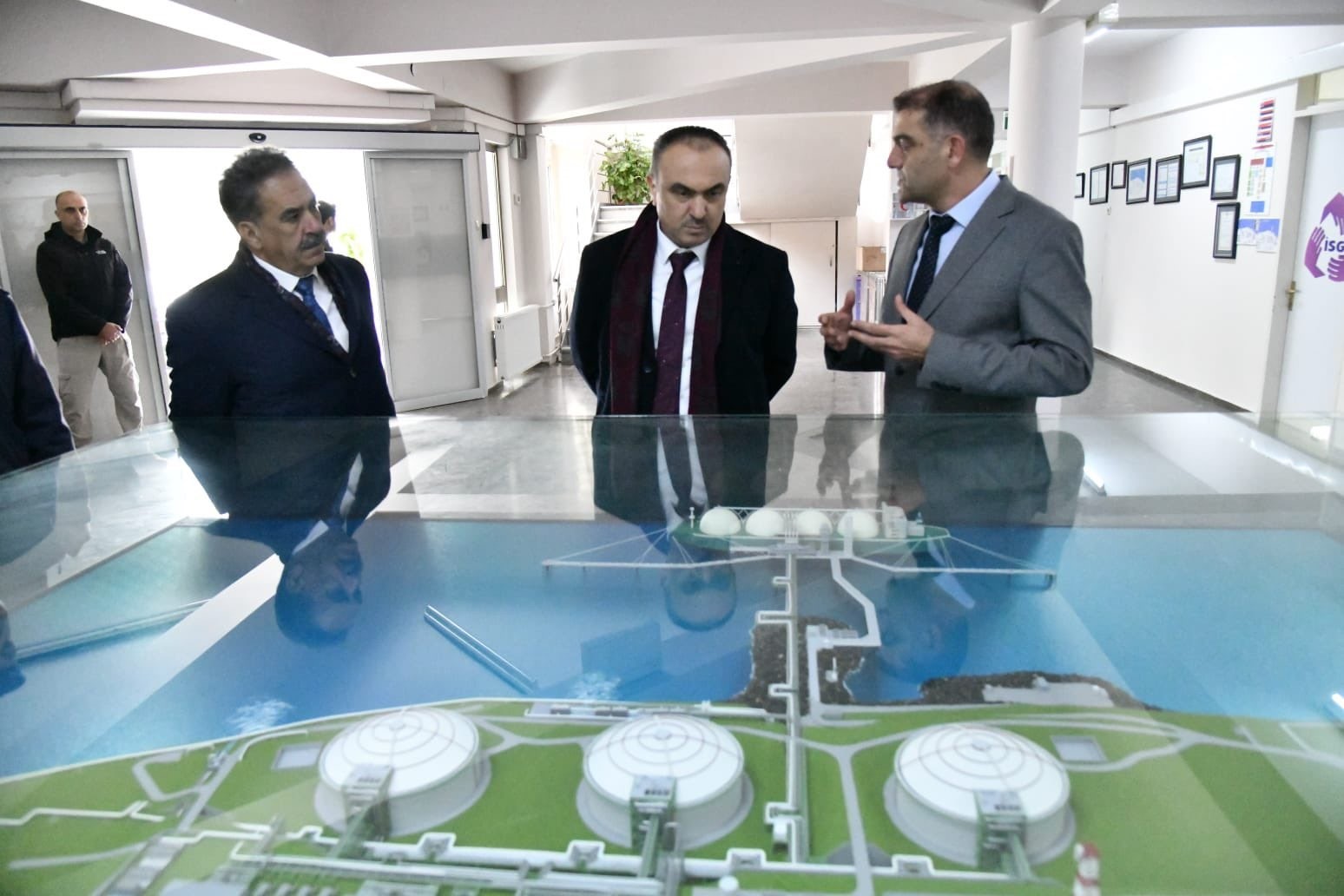 Vali Soytürk, BOTAŞ’ın LNG depolama tesisini yerinde inceledi