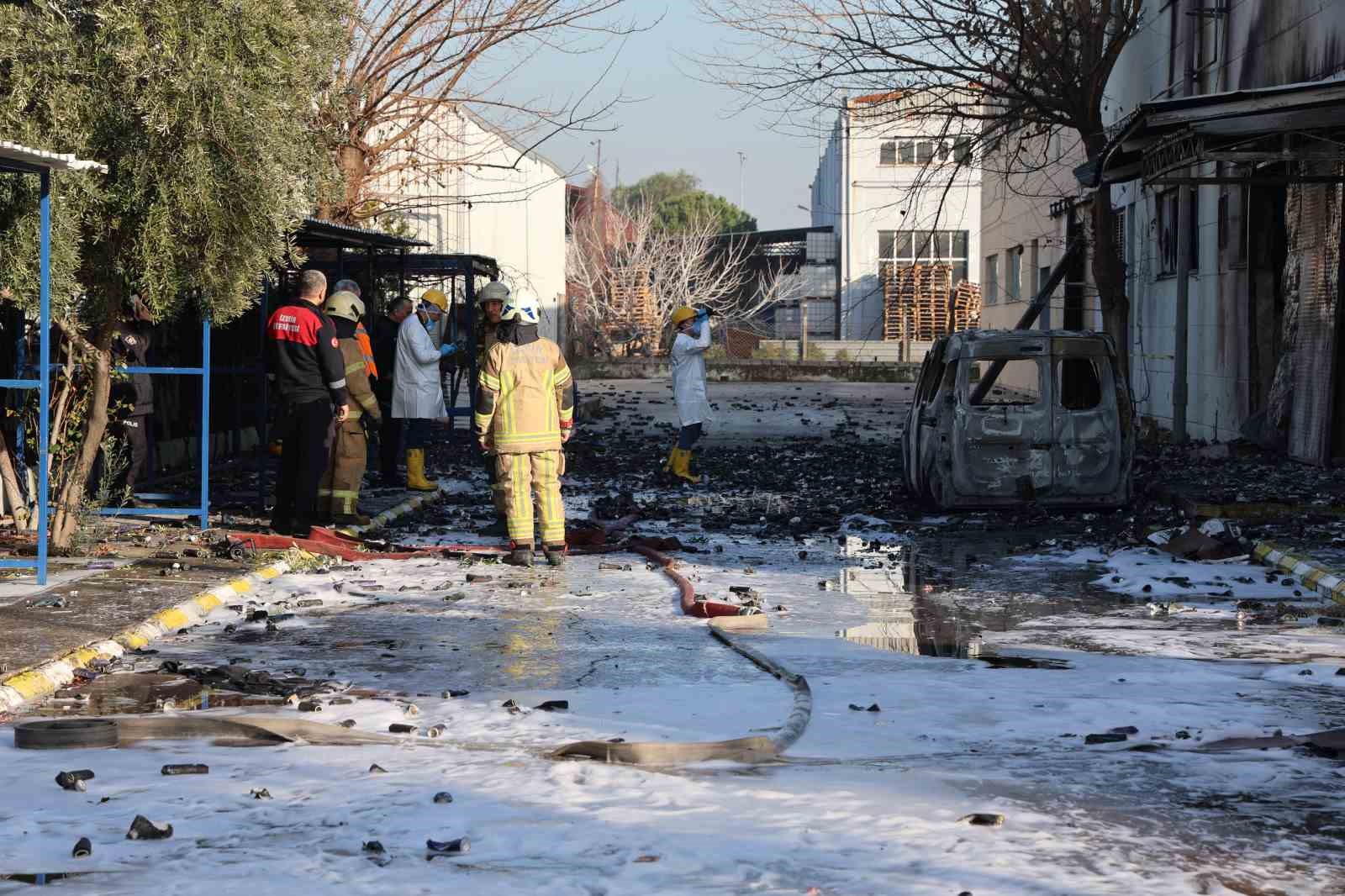 Yangın felaketi İzmir’de iki kişinin ölümüyle sonuçlandı