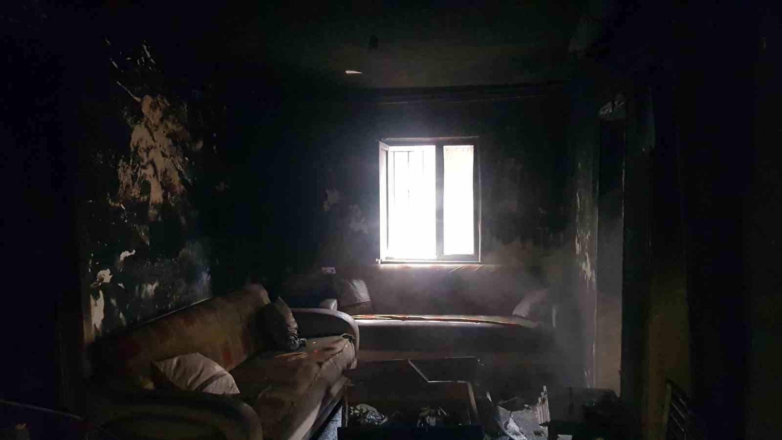Müstakil bir evde çıkan yangın paniğe sebep oldu