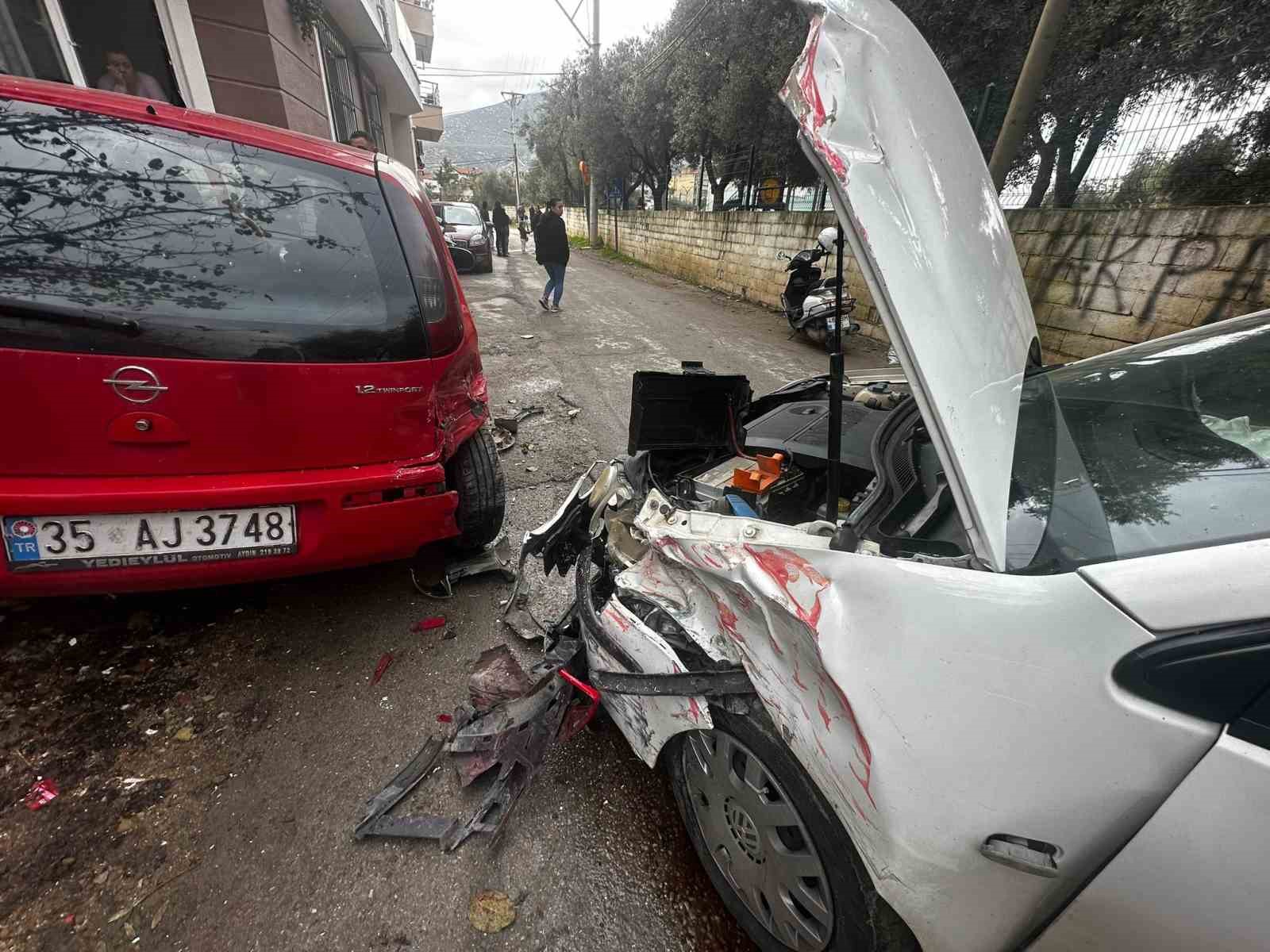 Milas ilinde meydana gelen trafik kazası sonucunda 4 kişi yaralandı
