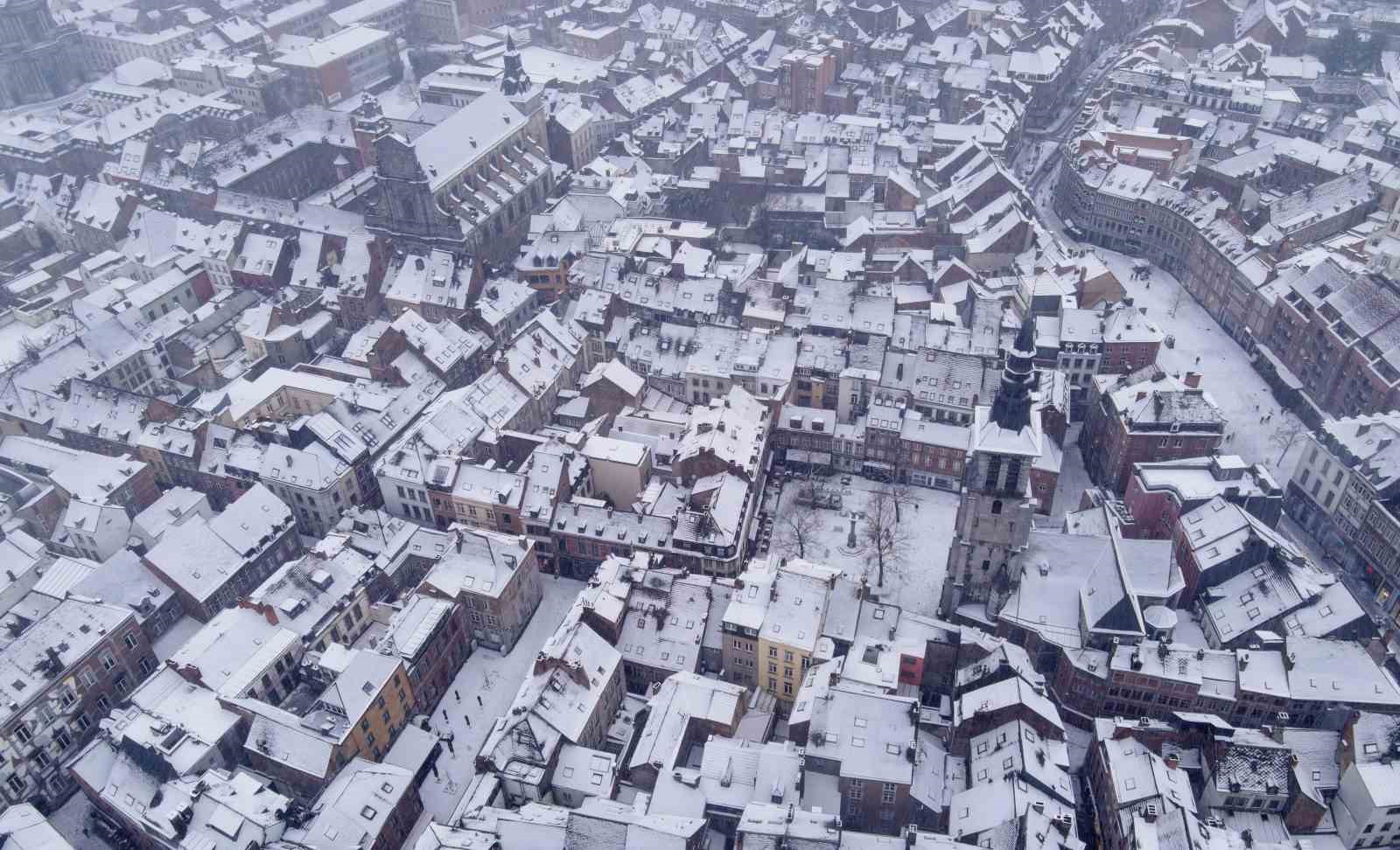 Belçika’da kar yağışı etkili oldu: Havayolu seferleri durduruldu