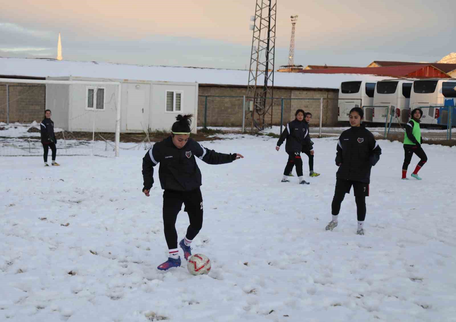 Van Büyükşehir Belediyespor Kadın Futbol Takımı, yeni sezon için tamam!