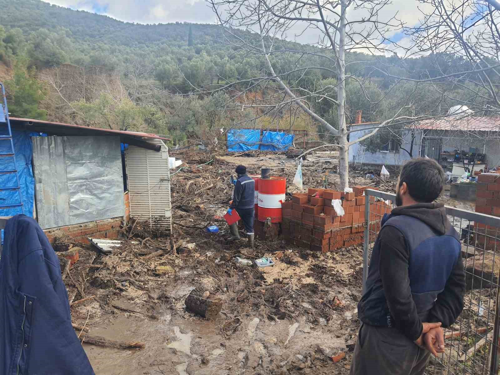 Burhaniye’deki sel felaketi büyük hasara yol açtı