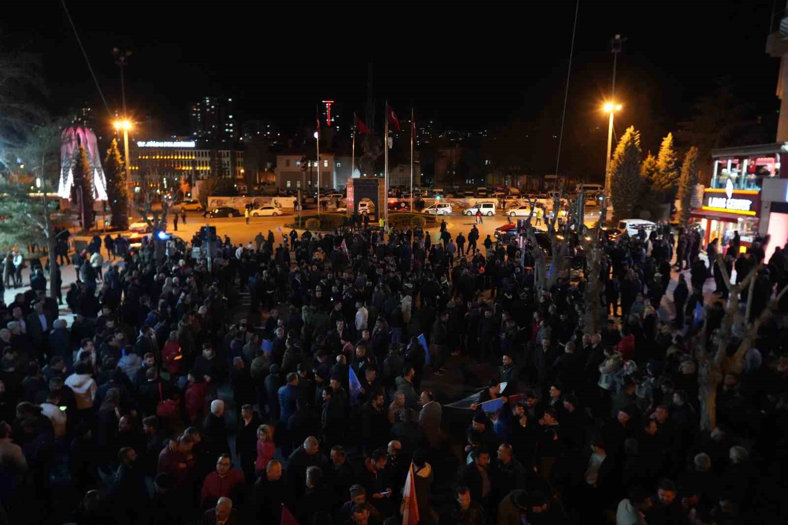 Niğde’de halkın coşkusuyla karşılanan Başkan Özdemir