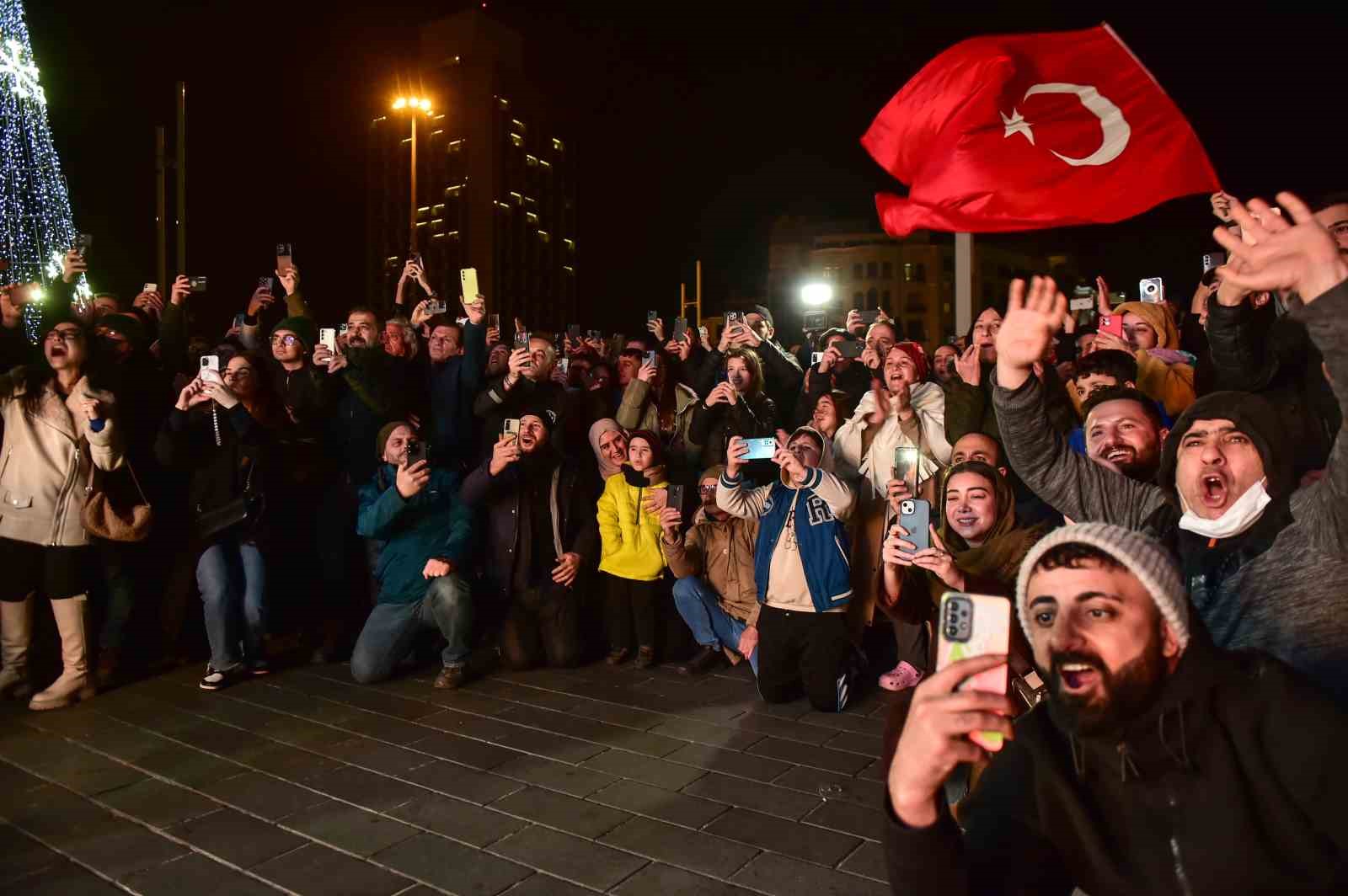 Türkiye’nin İlk Uzay Seyahati Vatandaşlar Tarafından Heyecanla Takip Edildi