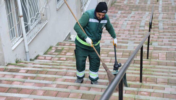 Değerli içeriğiyle dolu bir cüzdan buldu ve tereddüt etmeden sahibine geri iade etti