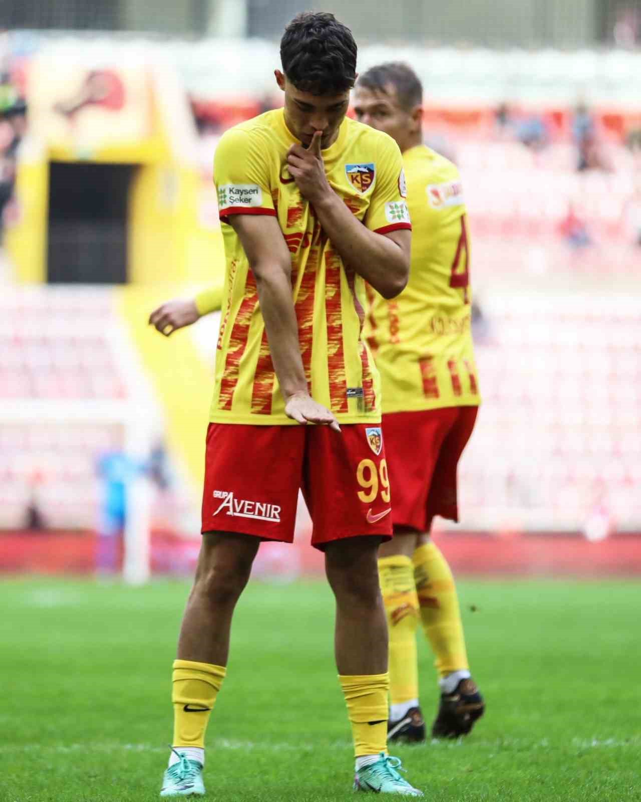 Genç yetenek Talha Sarıaslan, ilk golünü kaydetti!