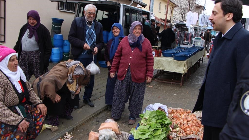 Kaymakam Erdem, pazarcı esnafını ziyaret etti