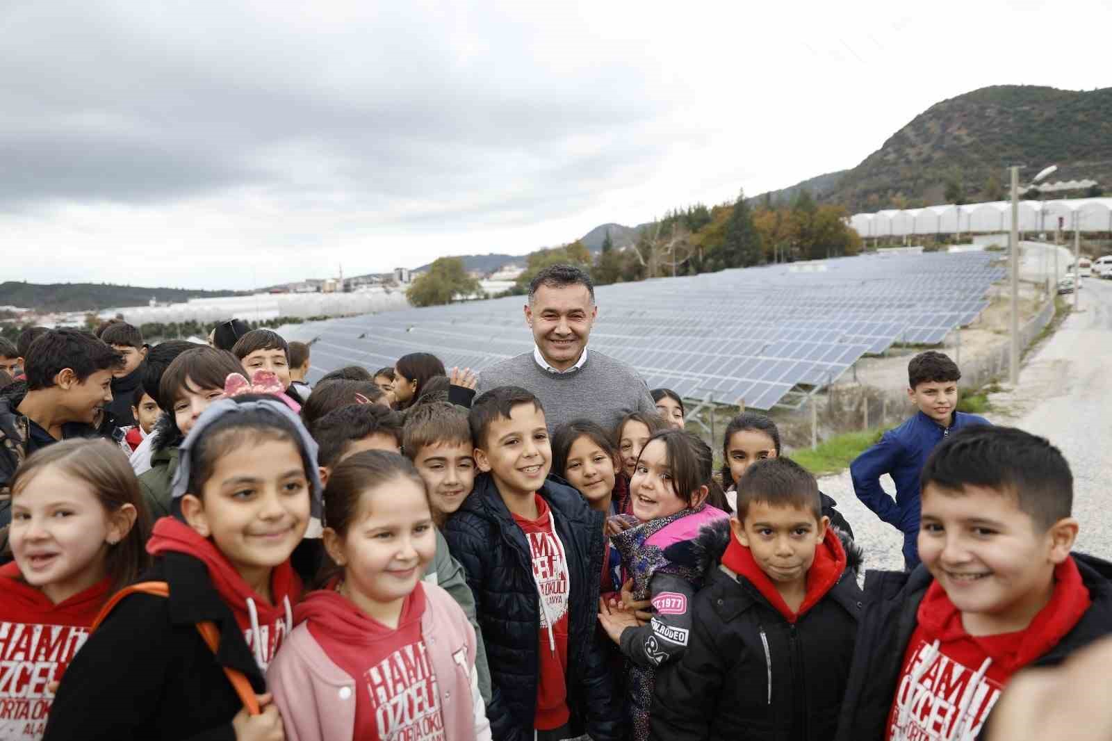 “Alanya Belediyesi, Güneş Enerji Santrali Ziyaretinde Öğrencilere Ev Sahipliği Yaptı”