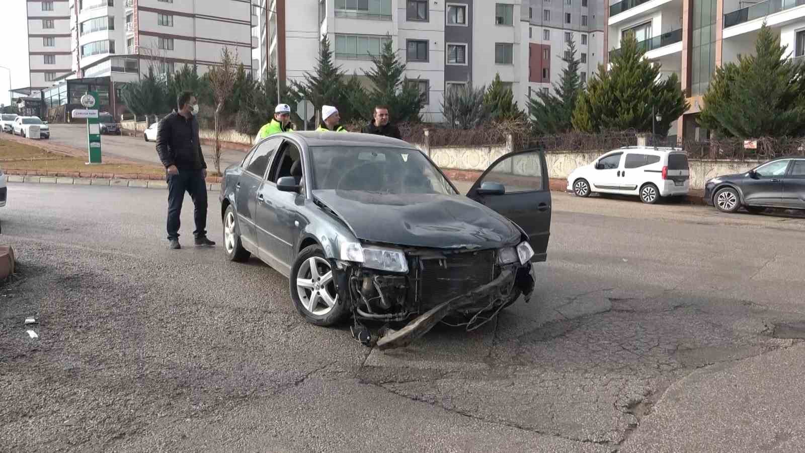 Elazığ’da meydana gelen trafik kazasında otomobil ile motosiklet çarpıştı: 2 kişi yaralandı.