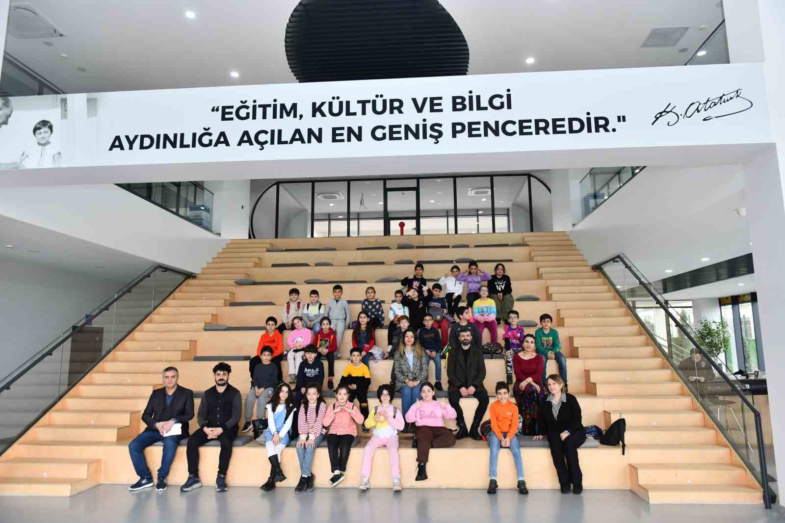 Esenyurt’taki öğrenciler Çocuk Üniversitesi’ne merakla koştu!