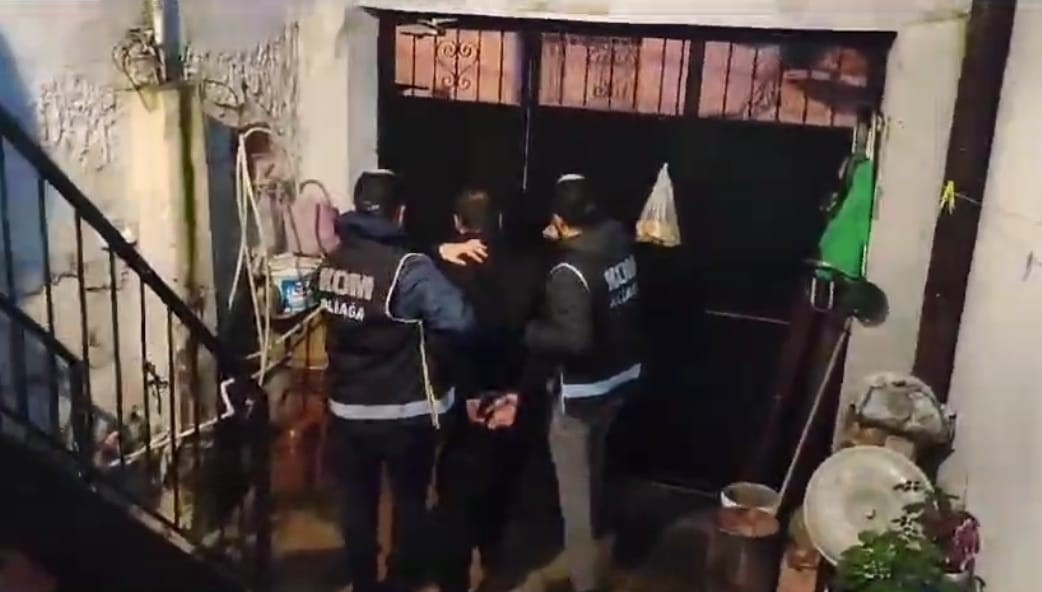 İzmir’de 3 ilçede silah kaçakçılarına operasyon: 8 kişi gözaltına alındı.