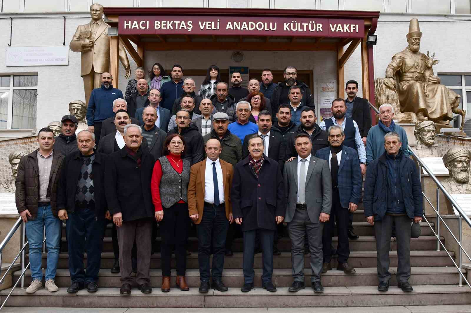 Tepebaşı Belediye Başkanı Ahmet Ataç, hayırlı olsun ziyaretlerine başladı