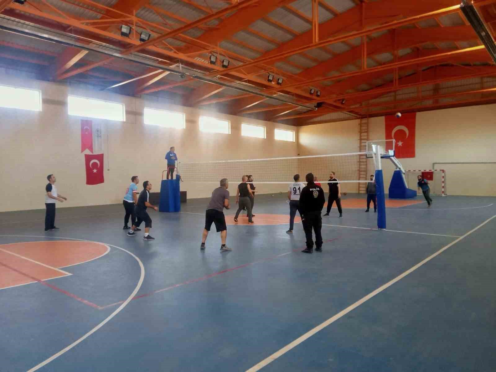 Akkışla’da Voleybol Tutkusu Heyecan Veriyor