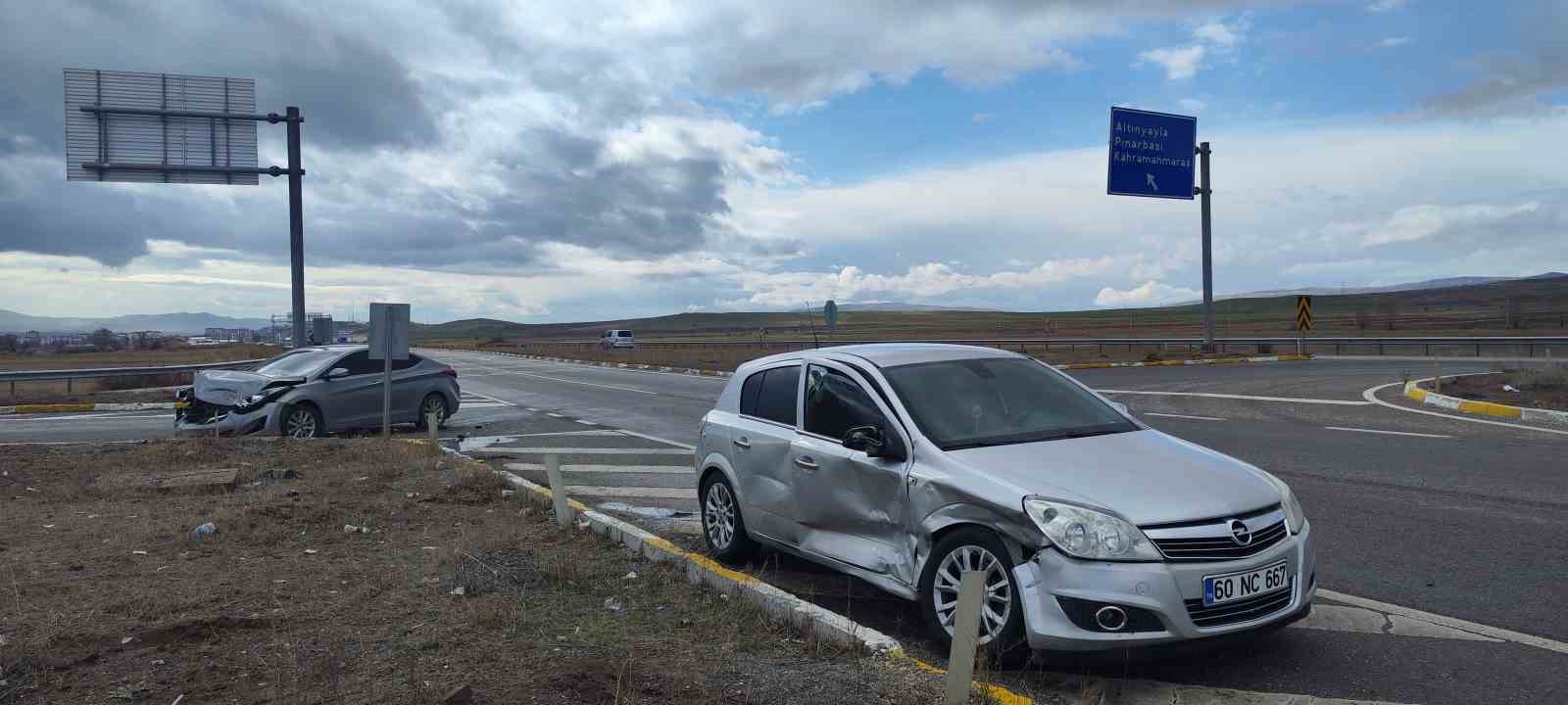 Sivas’ta meydana gelen trafik kazasında 2 kişi yaralandı