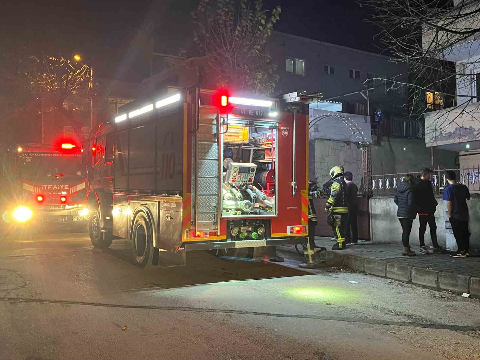 Elektrik dağıtım kutusunda meydana gelen yangın kontrol altına alındı