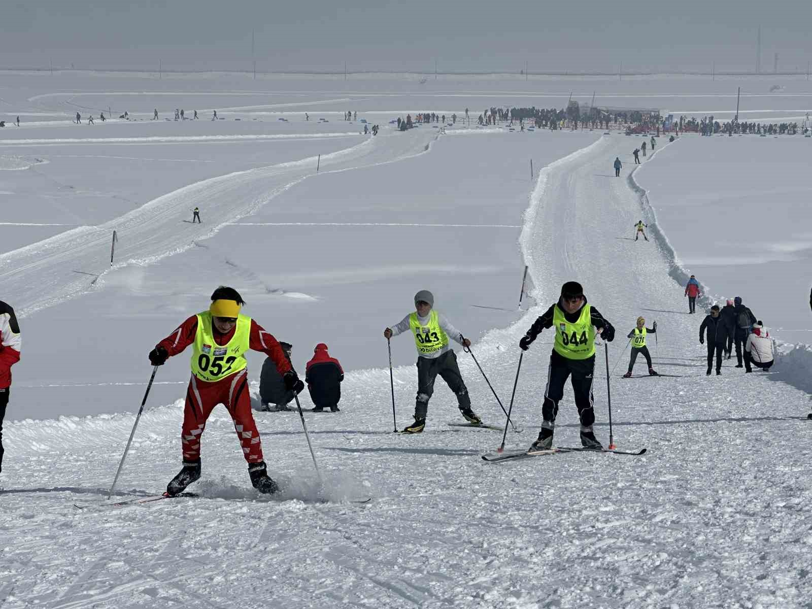 Yüksekova’da düzenlenen Türkiye kayaklı koşu eleme müsabakası tamamlandı