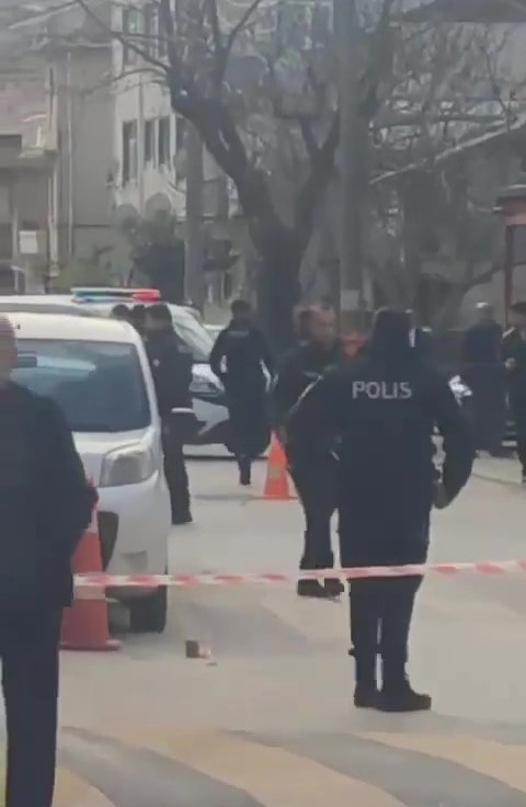 Kocaeli’de bir galeriye yapılan silahlı saldırıda 1 çocuk yaralandı