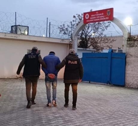 Mardin’de şehitlere yönelik provokatif paylaşım yapan kişi gözaltına alındı ve tutuklandı.