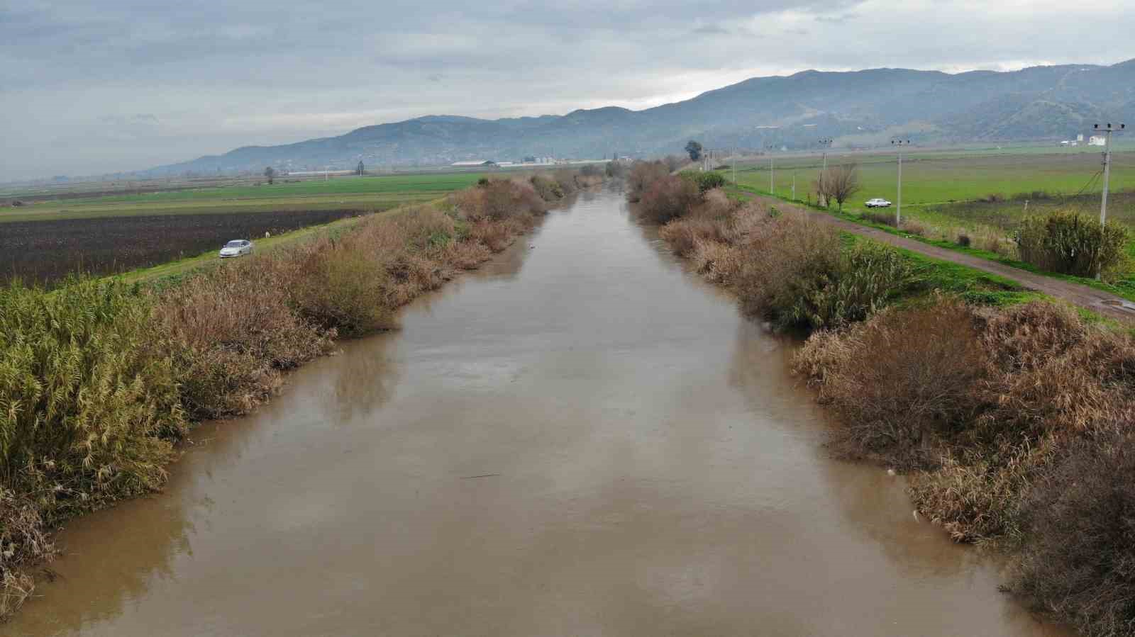 Menderes Nehri’nin akışı arttı, çiftçiler sevindi