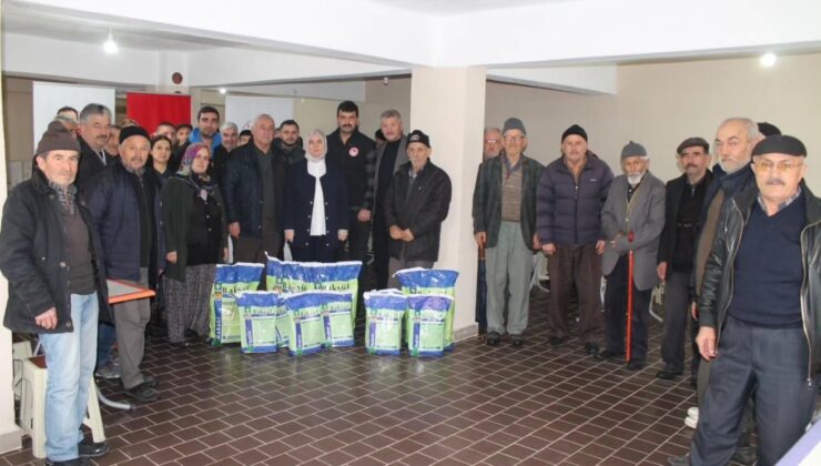 Çiftçilere, organik tarım uygulamaları için bordo bulamacı dağıtıldı