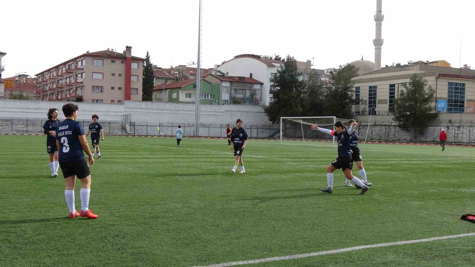 Burdur Gençlik ve Spor Kadın Futbol Takımı ilk maçta hükmen galip geldi