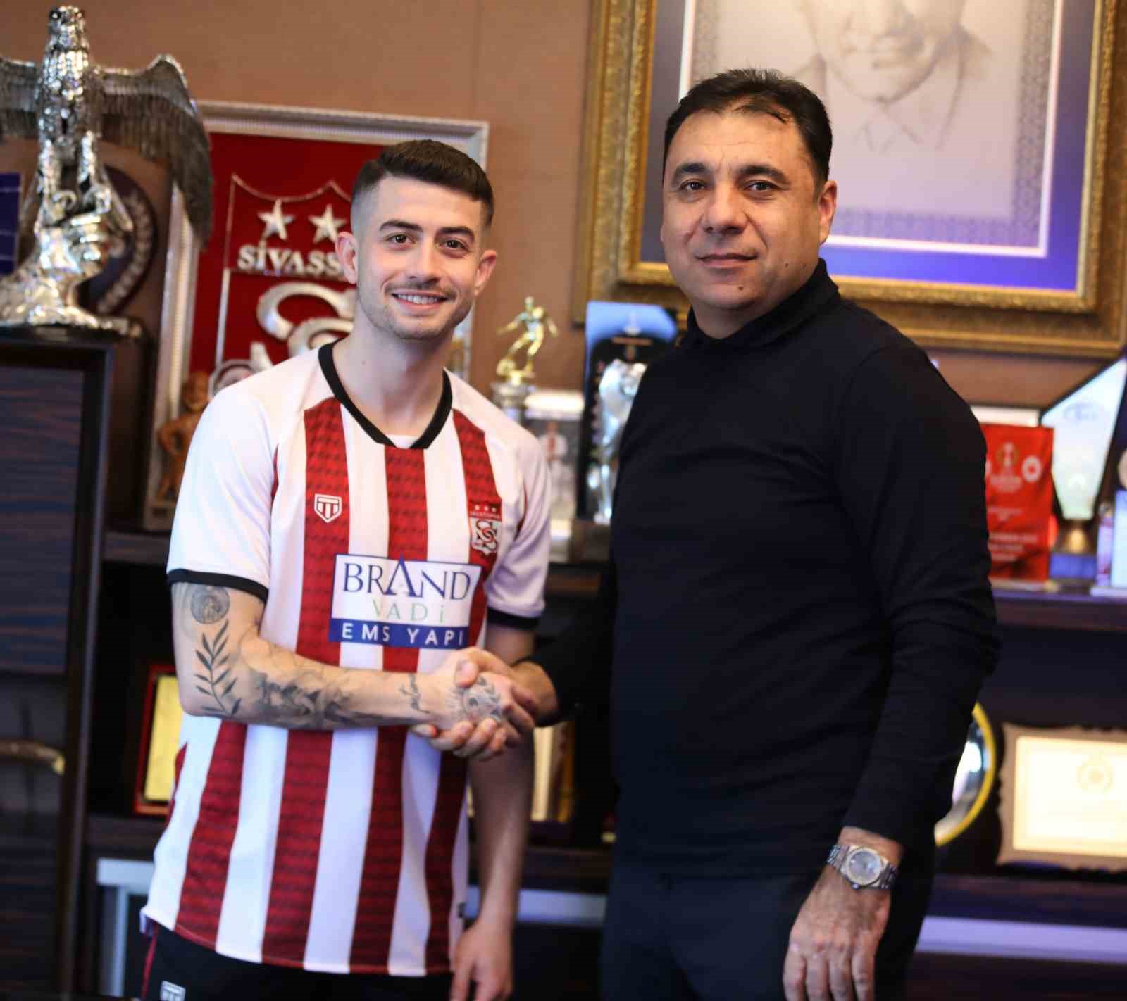 Kerem Atakan Kesgin, Sivasspor ile resmi sözleşme imzaladı