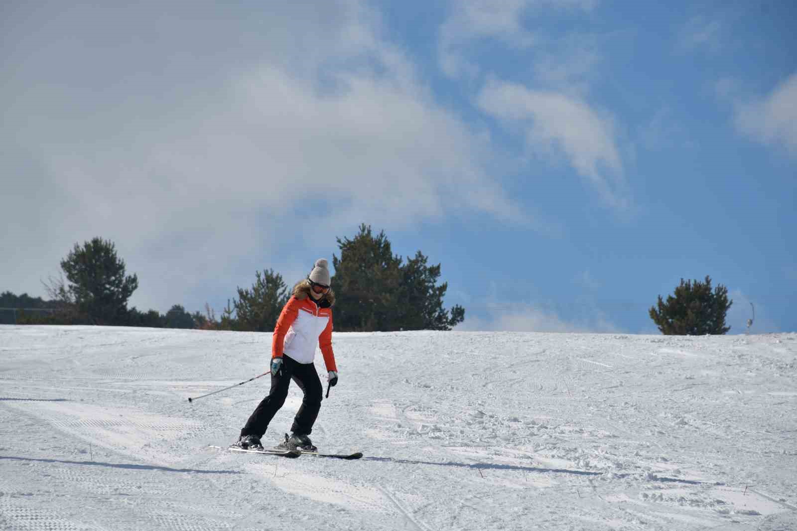 Ardahan’da kar sezonu açıldı, kayak tutkunlarına müjde!