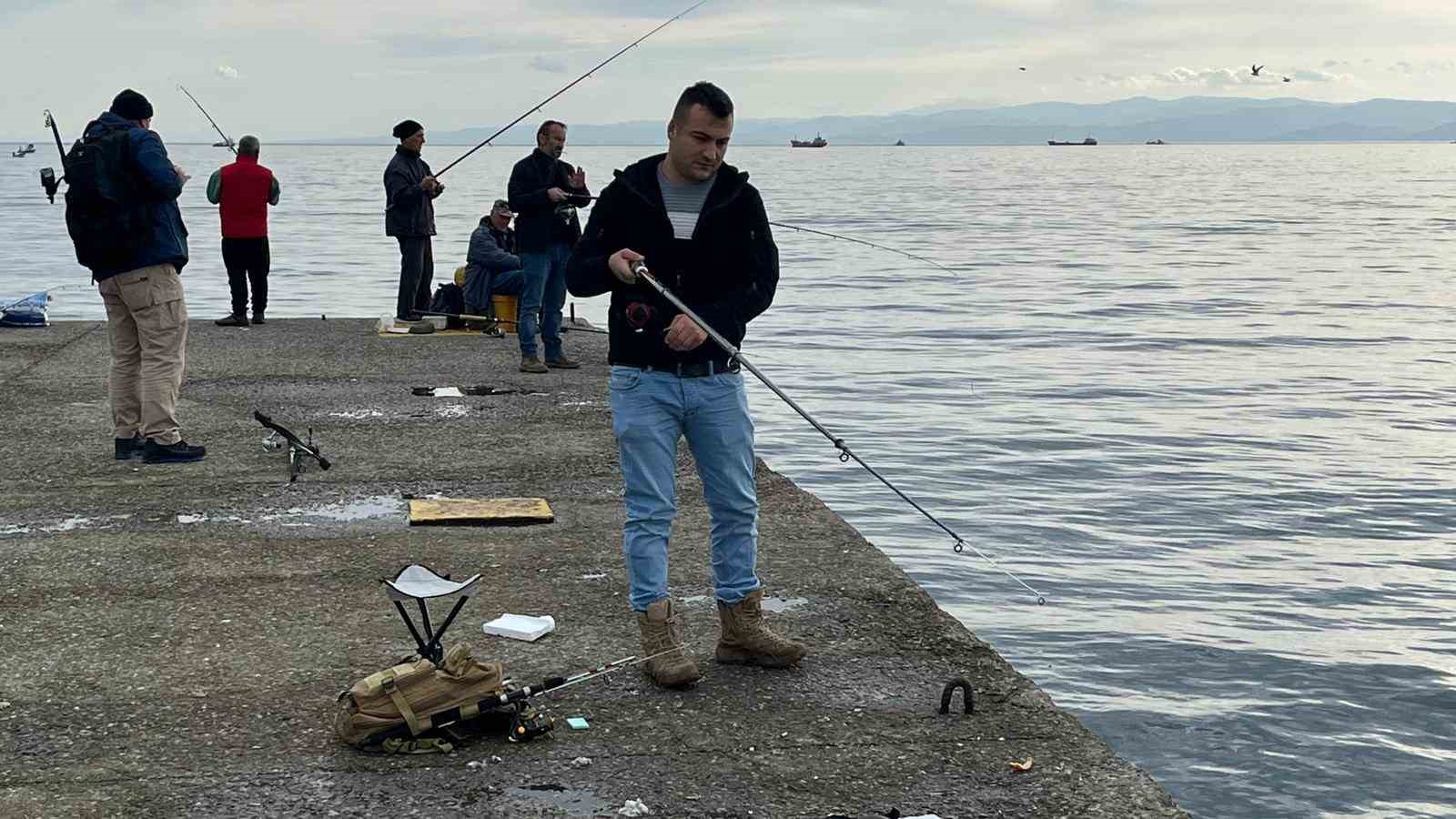 Seyrek gözlenen amatör balıkçılar hafta sonunda avlanmaya başladı