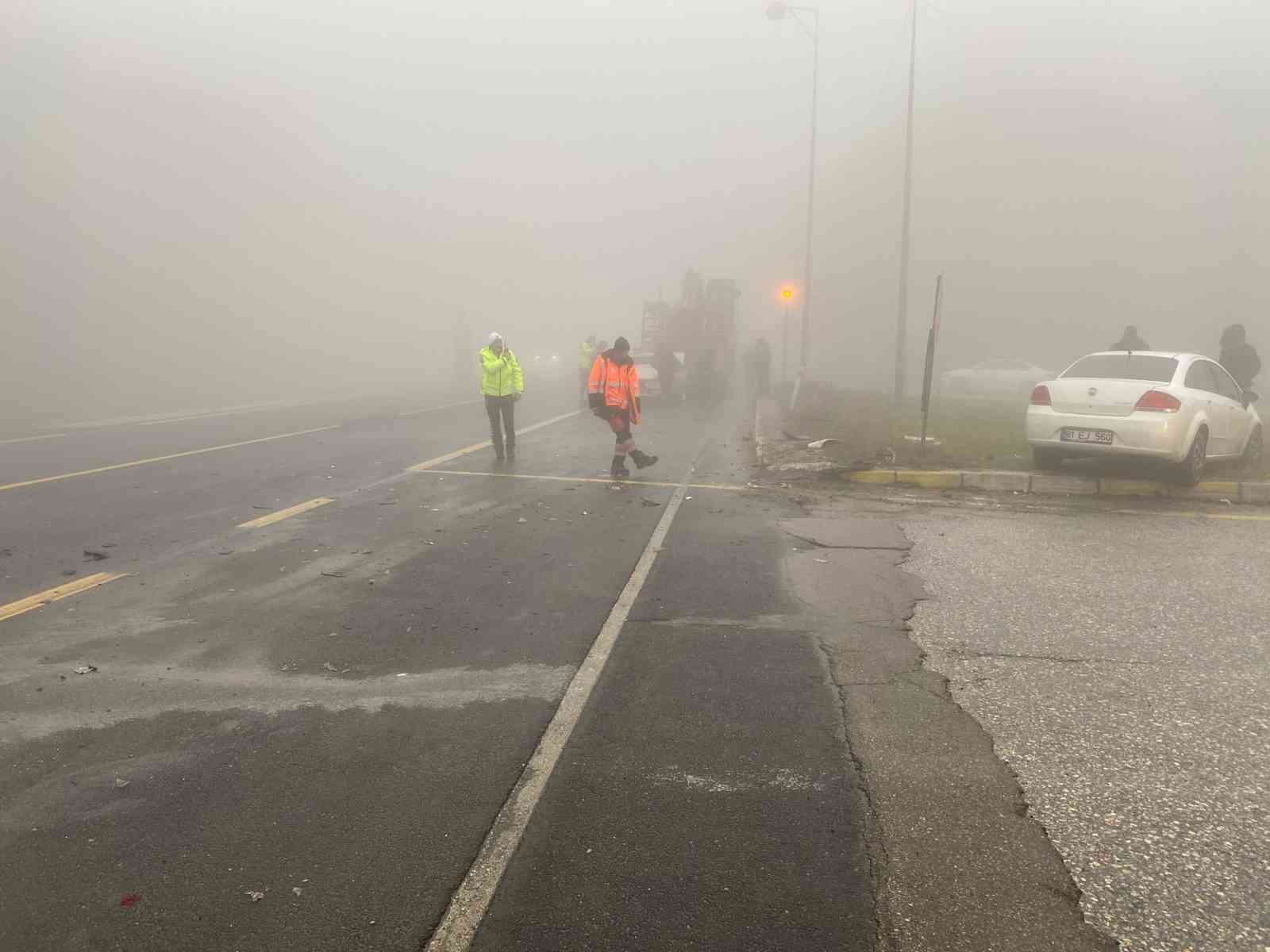 Bolu Dağı’nda oluşan sis nedeniyle 3 araç birbirine çarpıştı: 1 kişi yaralandı.