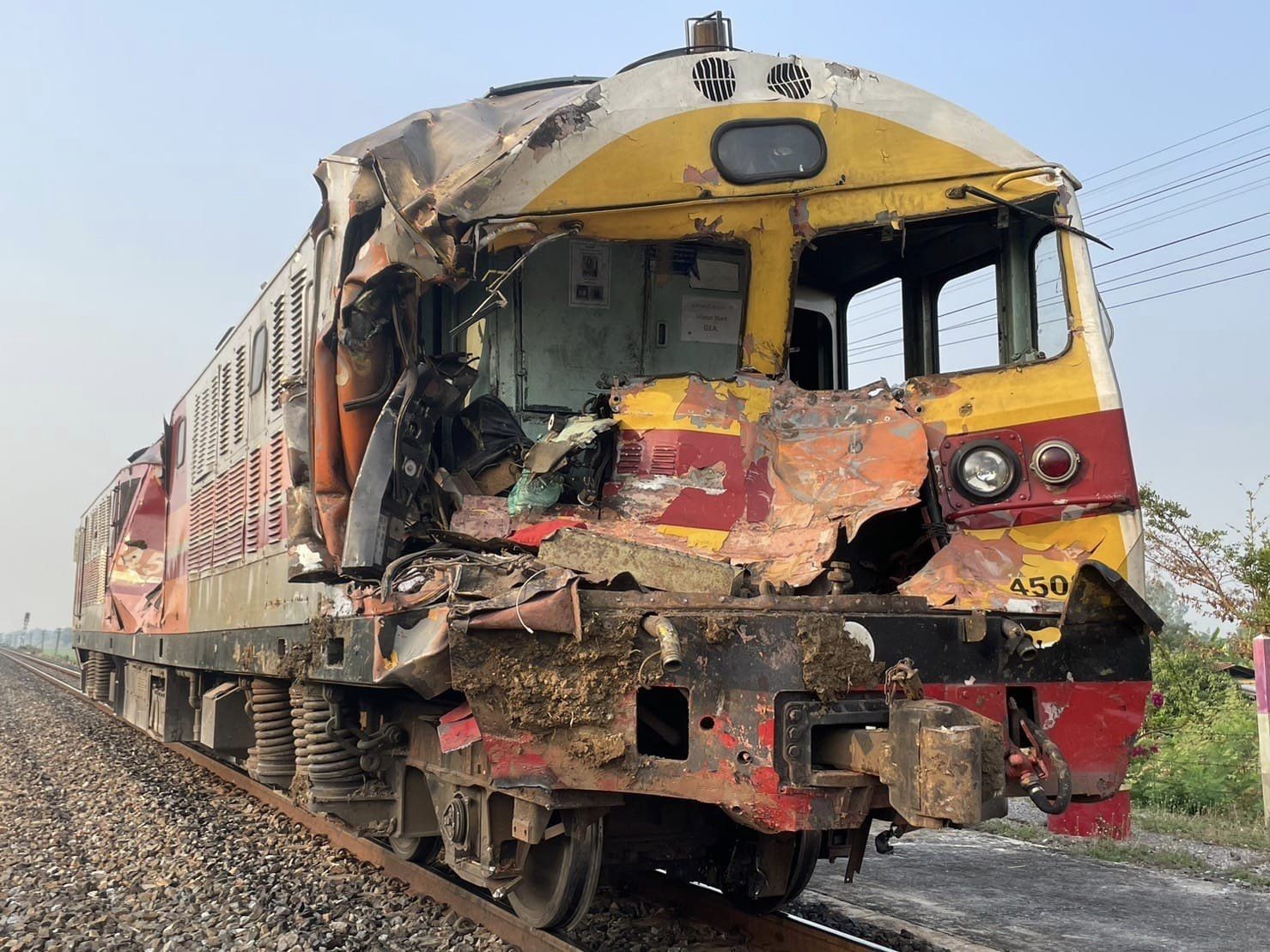 Tayland’da Yolcu Treni Kazaya Karıştı: 1 Kişi Hayatını Kaybetti, 5 Kişi Yaralandı
