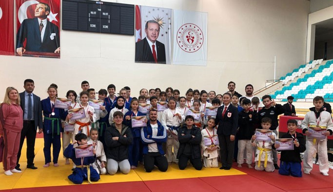 Gerze’deki judocular, toplamda 41 madalya kazanarak büyük bir başarı elde etti.