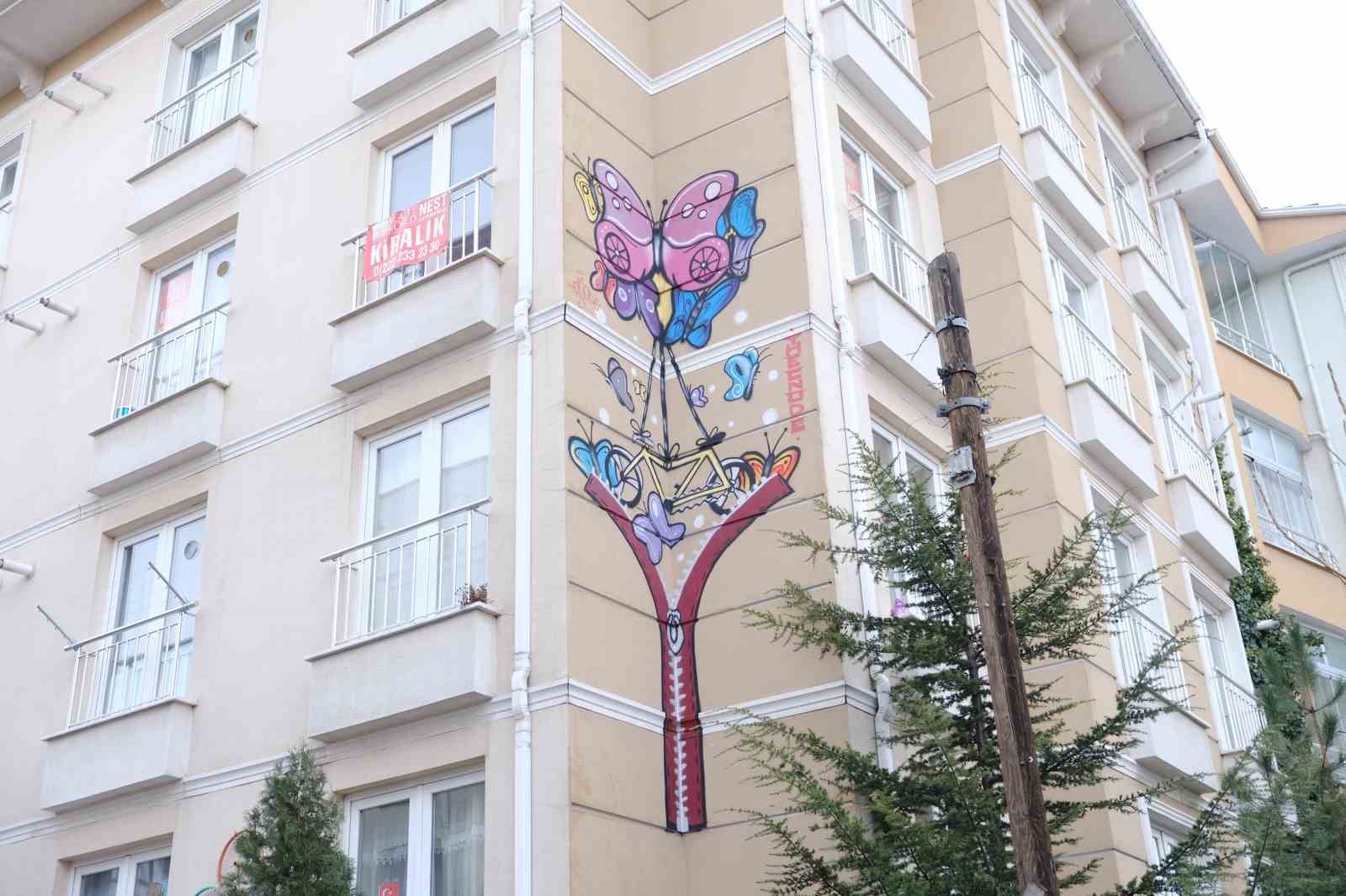 Eskişehir’deki Sokak Sanatı: Duvarlardaki Grafitiler Şehir Sakinlerini Etkiliyor