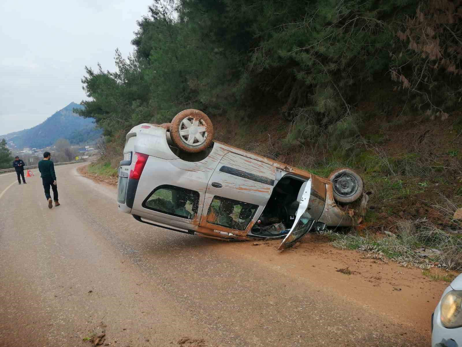 Osmaneli’de kaza geçiren araç sürücüsü yaralandı