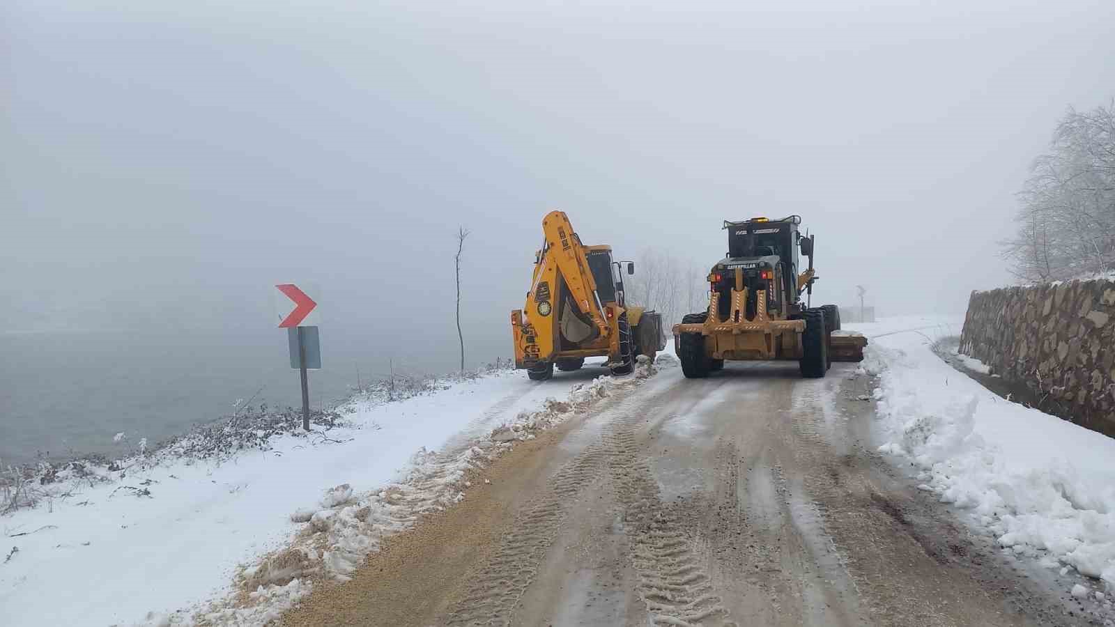 Nilüfer Belediyesi karla mücadele için özel ekiplerini seferber etti