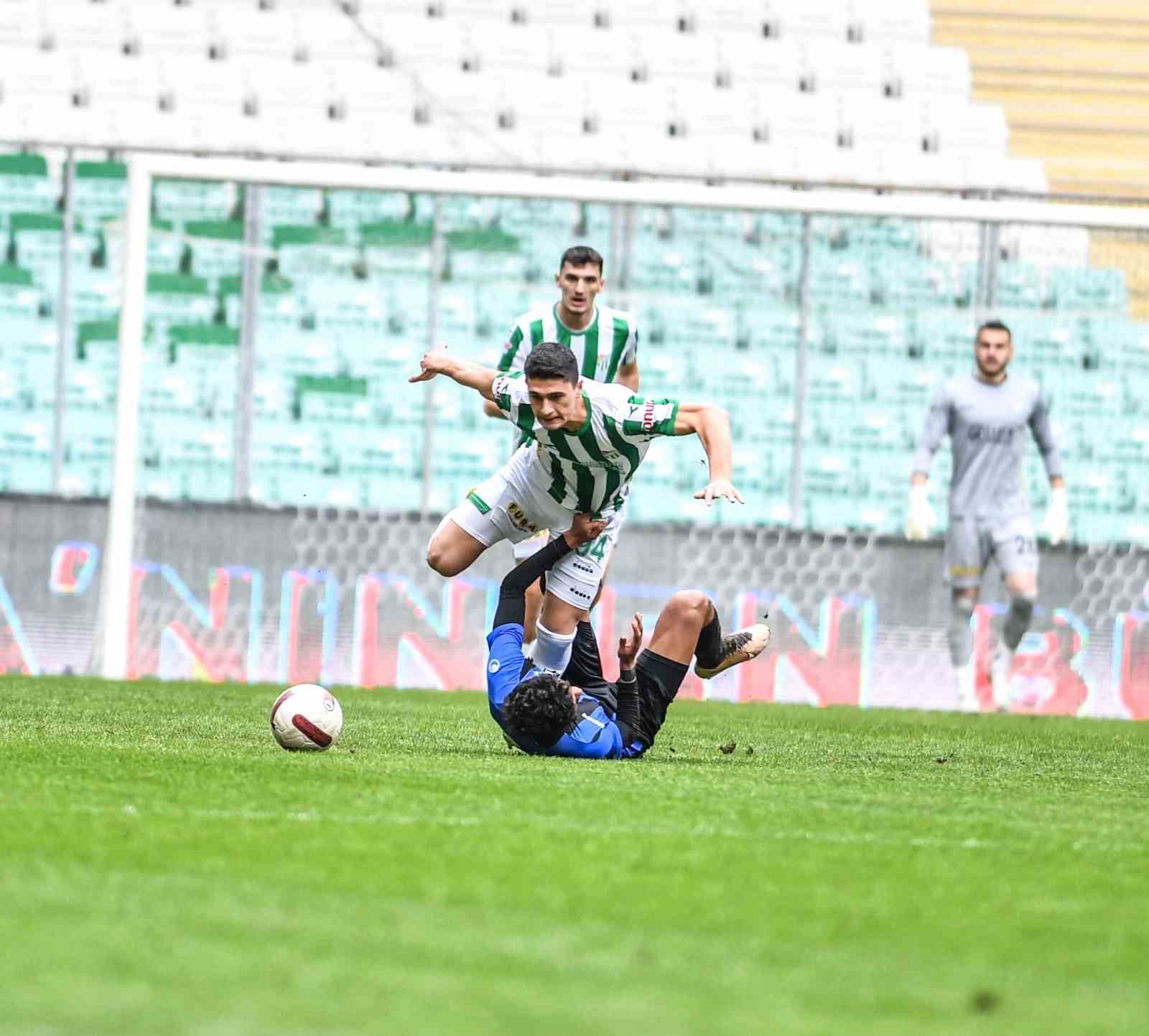 Karacabey Belediyespor, Bursaspor’u 2-1 Mağlup Ederek TFF 2. Lig’deki Galibiyetini Aldı