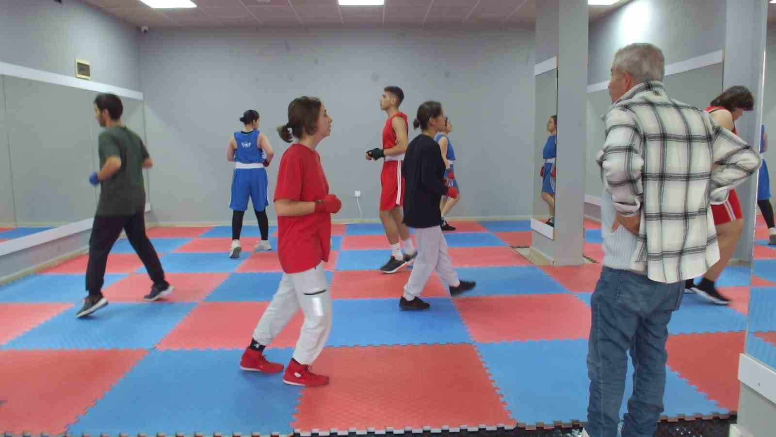 Balıkesir’den başarılı boksörler, Türkiye Şampiyonası’nda boy gösterecek