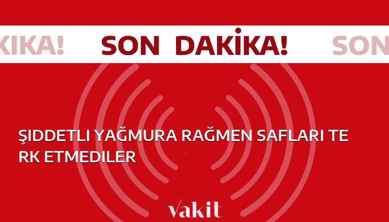 Şiddetli yağmura rağmen safları terk etmediler